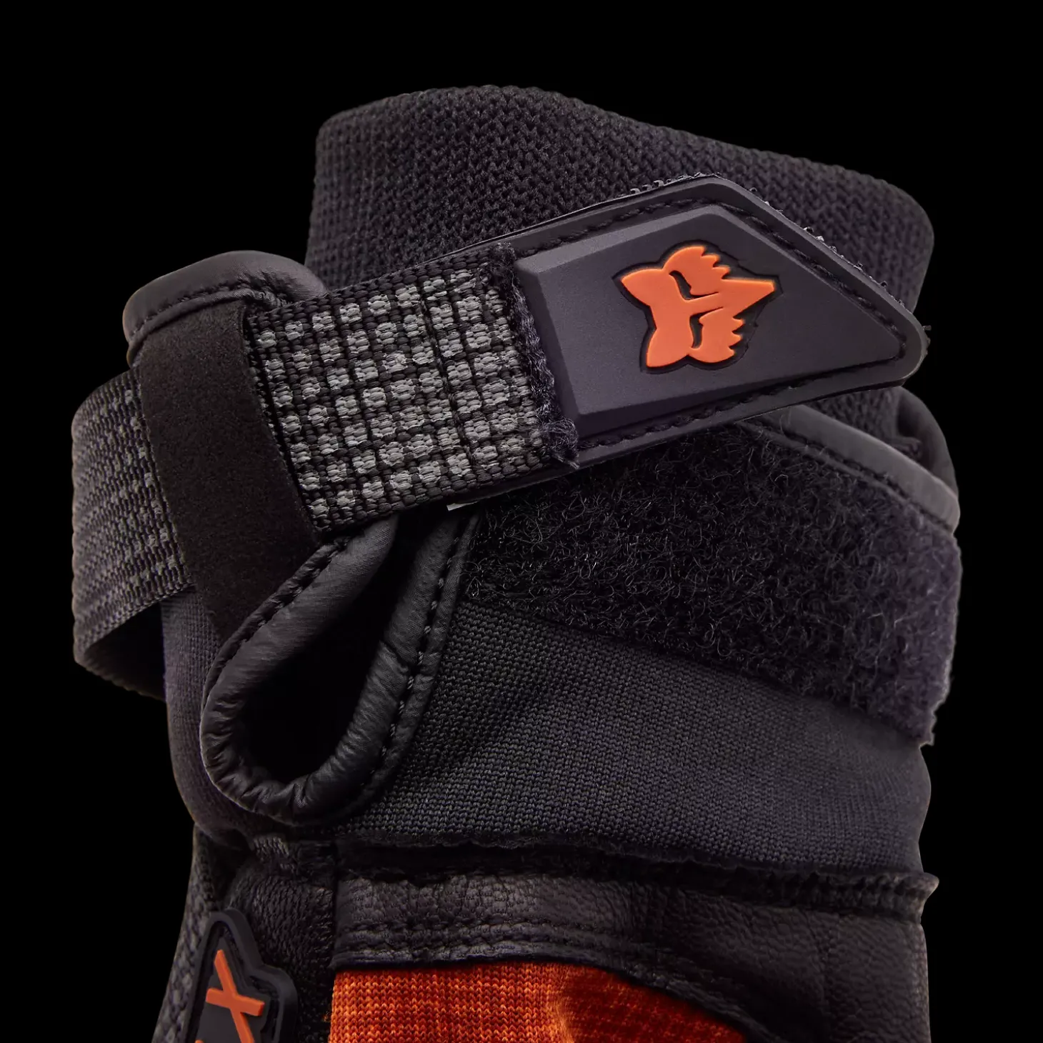 stealth_bomber_pro_gloves_3-1.webp Stealth Bomber Pro Gloves