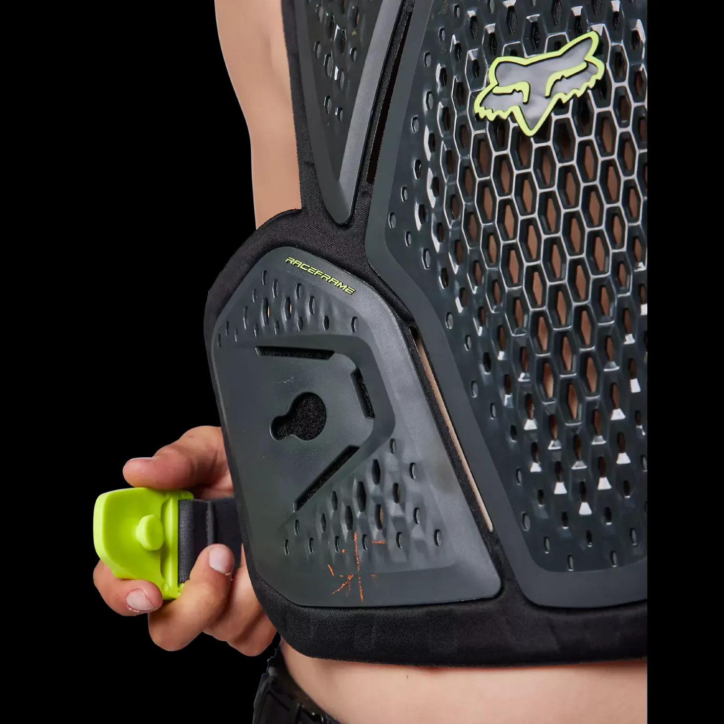 youth_raceframe_roost_che_4.webp Youth Raceframe Roost Chest Guard