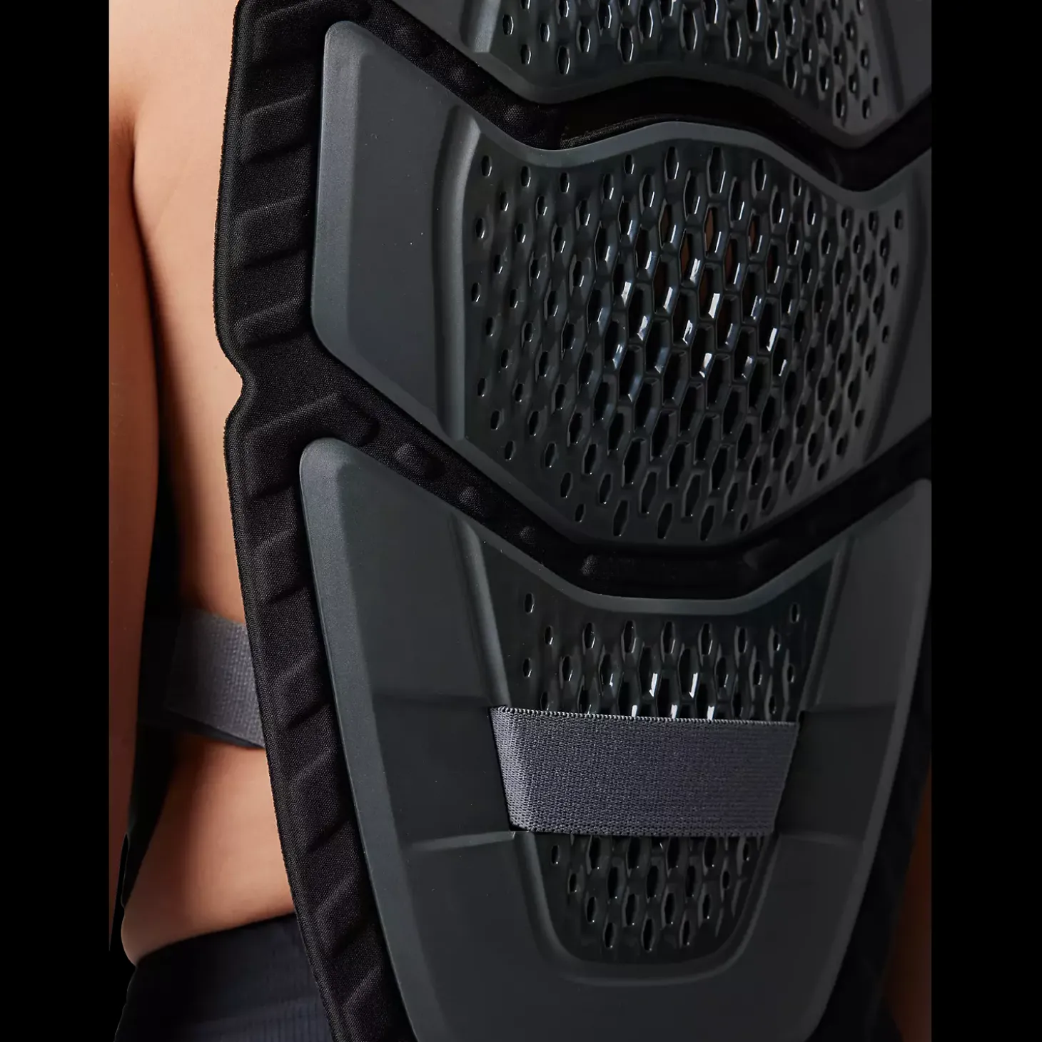 youth_raceframe_roost_che_5.webp Youth Raceframe Roost Chest Guard